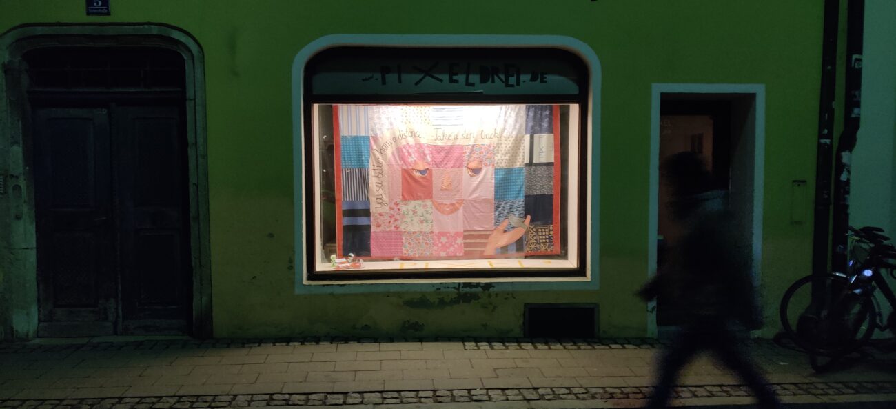 Banner „Take a step back“